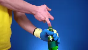 شکستن بطری با یک انگشت