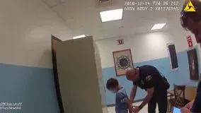 ویدئو جنجالی از دستبند زدن پلیس آمریکا به کودک
