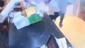 لحظه انفجار بیروت در یک فروشگاه