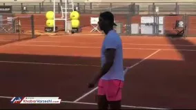 روپایی زدن رافائل نادال با توپ تنیس