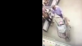 فیلم لحظه ربودن یک نوزاد در فروشگاه بزرگ