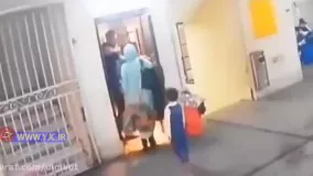 کودکی که تا مرز نصف شدن در آسانسور پیش رفت
