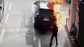 مرد جوان ، زن پورشه سوار را به آتش کشید