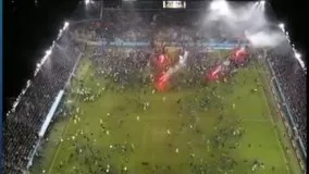 هجوم هواداران مالمو به داخل زمین بعد از قهرمانی