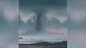 لحظه ترسناک شکل‌گیری گردباد بر فراز دریا