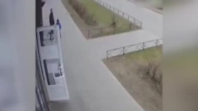 نجات معجزه ‌آسای جان کودک قبل از برخورد با خودروی شاسی بلند