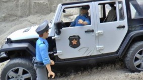 ماشین سنگین اسباب بازی : نجات ماشین پلیس در چاله