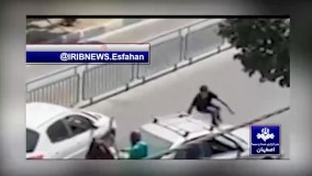 حمله یک فرد اسب سوار با شمشیر به مردم اصفهان