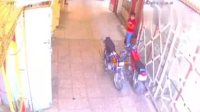 سرقت باورنکردنی و عجیب موتور سیکلت توسط یک بچه
