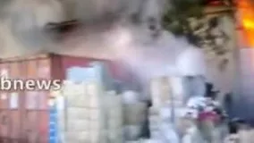 تلاش آتش نشانان برای اطفاء آتش یک انبار بزرگ واقع در بزرگراه فتح بعد از آزادگان