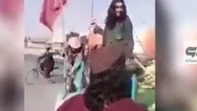 جمع‌ آوری پرچم‌ های عزاداری محرم به‌ دست طالبان