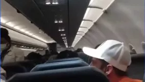 مسافر دردسر ساز را به صندلی هواپیما چسباندند