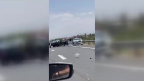 تصادف عجیب و شدید خودروی پلیس با یک سواری در اتوبان تهران قم
