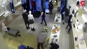 حمله 14 سارق نقابدار سیاه به یک فروشگاه معروف لویی ویتون شیکاگو امریکا