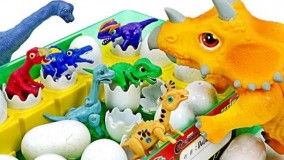 اسباب بازی های کودکانه پارک ژوراسیک دینو در مقابل دایناسور بزرگ زره پوش