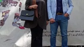 تیپ خاص ترانه علیدوستی در کنار پدرش در اکران مردمی فیلم «سمفونی حمید»