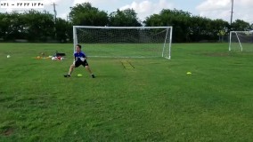 فوتبال به کودکان-آموزش تکنیک فوتبال-آموزش عبور از موانع با توپ