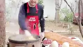 سرآشپز باراک خوراک گوشت و تخم شترمرغ