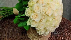 عکس دسته گل رز سفید با جدیدترین گل‌آرایی برای تولد