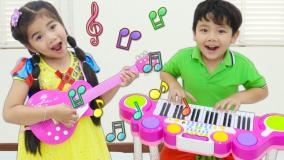 برنامه کودک آنی: نواختن گیتار و پیانو