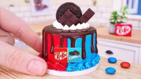 کیک مینیاتوری نصف KitKat نصف Oreo