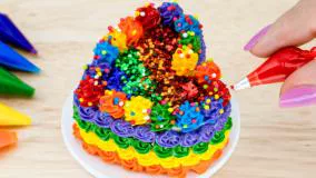 کیک خامه ای و رنگین کمانی مینیاتوری