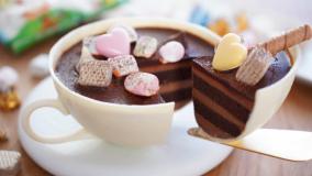 دستورالعمل پخت کیک شکلاتی بزرگ فنجان چای
